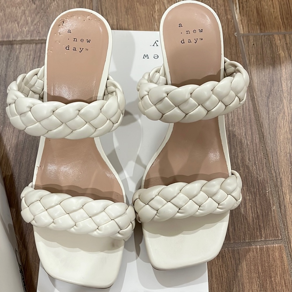 Target Basil’s Heel - Cream Size 7